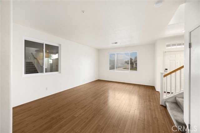 1443 Sutherland Drive, Riverside CA: https://media.crmls.org/medias/5c72b3f6-79ba-4522-9915-f02ce75b2137.jpg