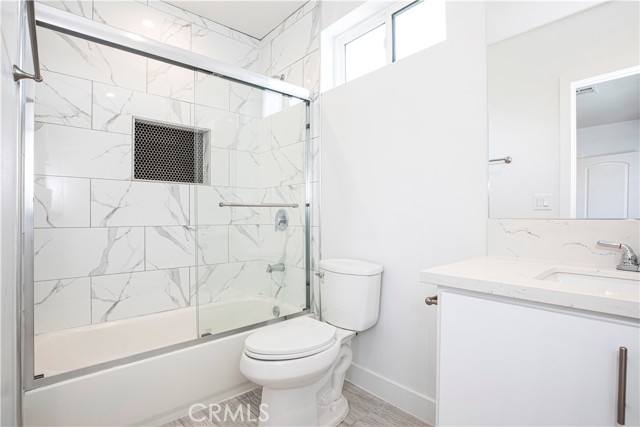 Detail Gallery Image 19 of 21 For 5912 1/2 N Tujunga Ave #1/2,  Los Angeles,  CA 91601 - 4 Beds | 4/1 Baths