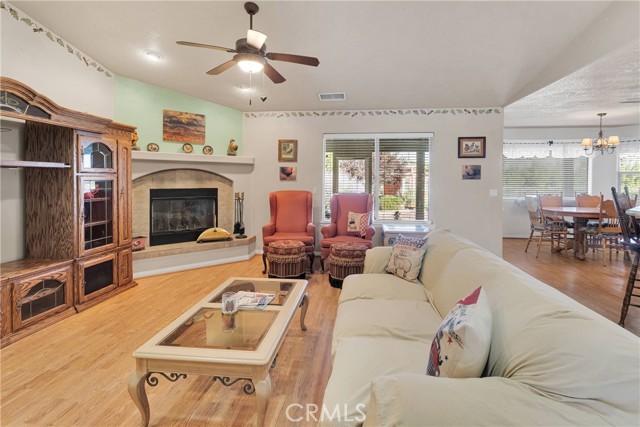 14908 Dakota Road, Apple Valley CA: https://media.crmls.org/medias/5c735dda-f4c5-4afc-a22c-97863db0d851.jpg