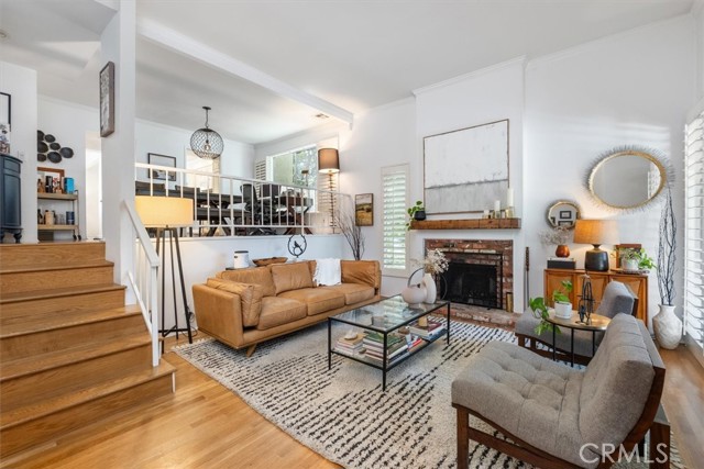 Detail Gallery Image 3 of 33 For 4185 Colfax Ave #D,  Studio City,  CA 91604 - 3 Beds | 3 Baths