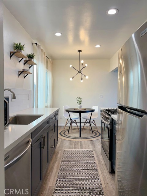 813 W Beach Avenue, Inglewood CA: https://media.crmls.org/medias/5c755b41-e7ca-4c79-bf11-7511b8505bb3.jpg