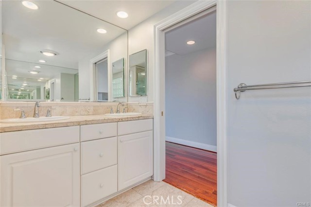 Detail Gallery Image 29 of 38 For 3811 Topside Ln, Corona Del Mar,  CA 92625 - 4 Beds | 3/1 Baths