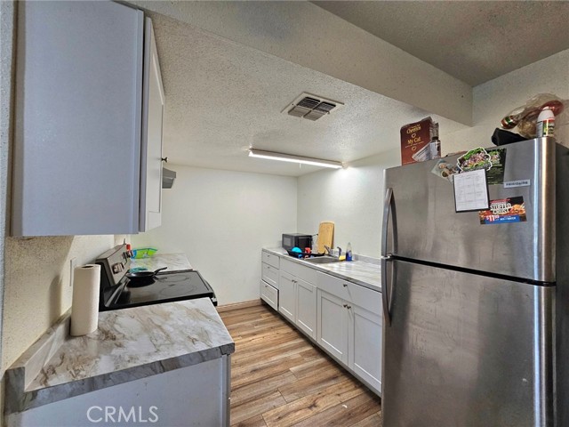 128 Park Street, Madera CA: https://media.crmls.org/medias/5c7597bd-ccc3-4f36-b27a-82e83a568a04.jpg