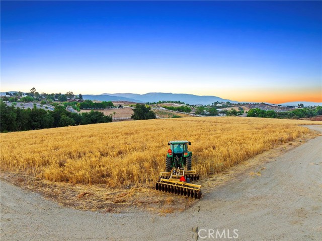 36520 E Benton Road, Temecula CA: https://media.crmls.org/medias/5c771595-e07f-482f-9951-86db8d3a9d07.jpg