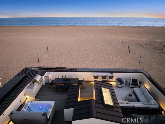 706 W Oceanfront, Newport Beach CA: https://media.crmls.org/medias/5c771a3f-a9fd-4aef-8c1a-97924f7a8457.jpg