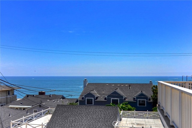 214 1/2 Marguerite Avenue, Corona del Mar CA: https://media.crmls.org/medias/5c78bc18-1e3b-4335-98f8-bbdbd2a3fa1d.jpg
