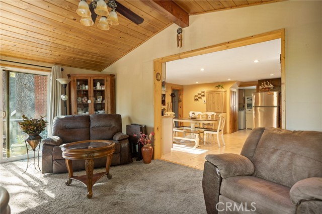 22864 Alder Lane, Crestline CA: https://media.crmls.org/medias/5c7911d7-a14e-43ff-87fd-1c1d75960497.jpg