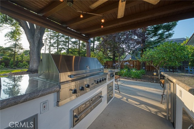 6695 N Van Ness Boulevard, Fresno CA: https://media.crmls.org/medias/5c791fcb-9554-4485-9a3e-9d5af6967f39.jpg
