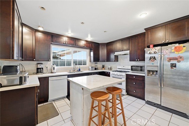 Detail Gallery Image 15 of 33 For 7857 Embry Point, San Diego,  CA 92126 - 5 Beds | 3 Baths