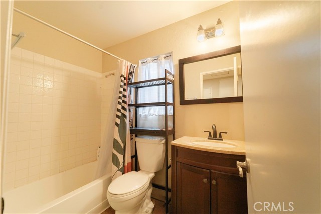 13584 Sutter Court, Fontana CA: https://media.crmls.org/medias/5c7b13ac-dce7-4ae8-bb29-3fcc6d6ad8ad.jpg