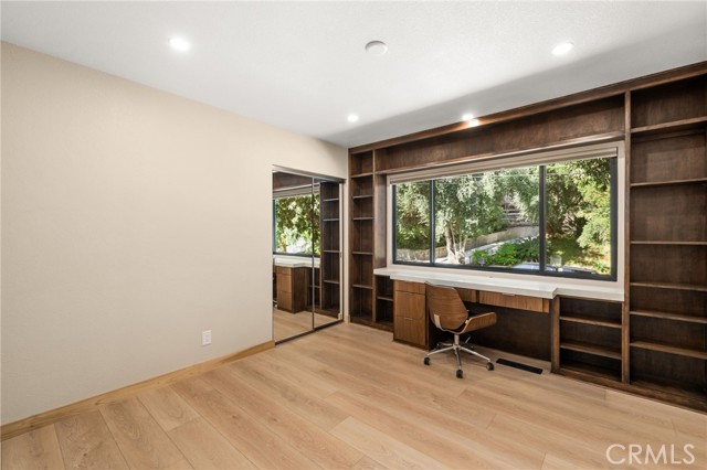 325 N Madison Avenue, Monrovia CA: https://media.crmls.org/medias/5c7ba020-d9d7-4ccb-9aba-cf5d4186b477.jpg