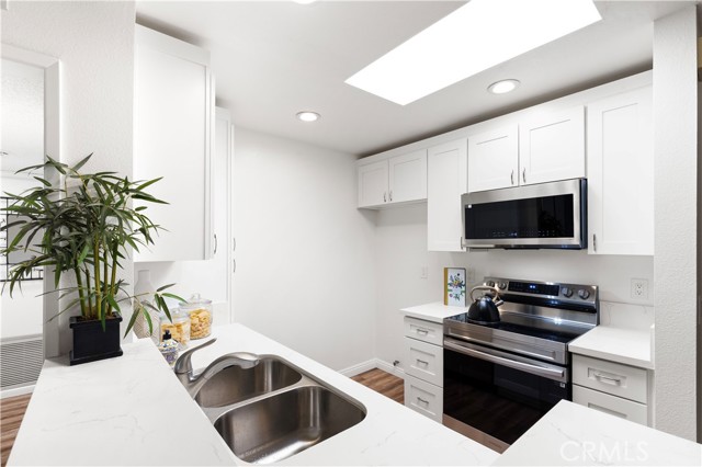 Detail Gallery Image 1 of 30 For 4260 via Arbolada #304,  Los Angeles,  CA 90720 - 1 Beds | 1 Baths