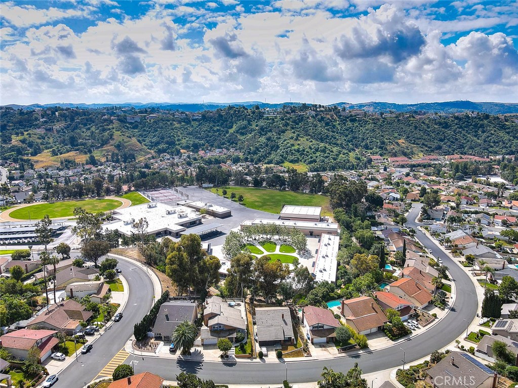 https://media.crmls.org/medias/5c7d0ebb-d437-44cb-8c17-782ee3eb4cd0.jpg?preset=X-Large