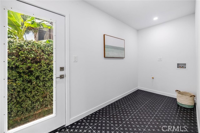 12520 Gilmore Avenue, Los Angeles CA: https://media.crmls.org/medias/5c7d3e99-62bb-49d6-bd03-4a47c55f21cc.jpg