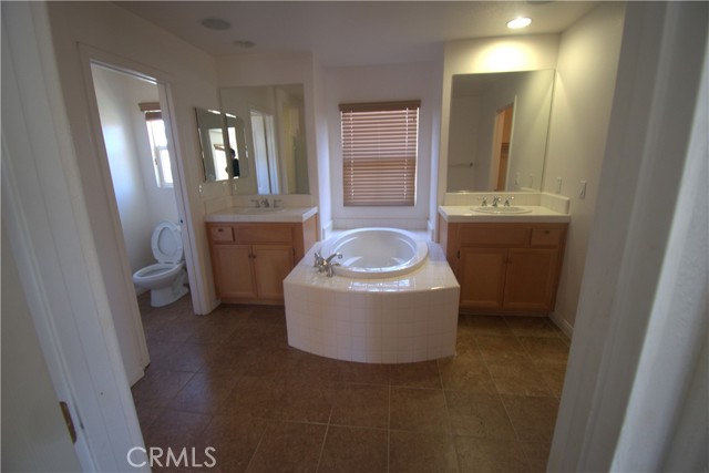 4832 Summerbreeze Court, Palmdale CA: https://media.crmls.org/medias/5c7d857f-6d9b-4e68-a66b-8aae575bc64f.jpg