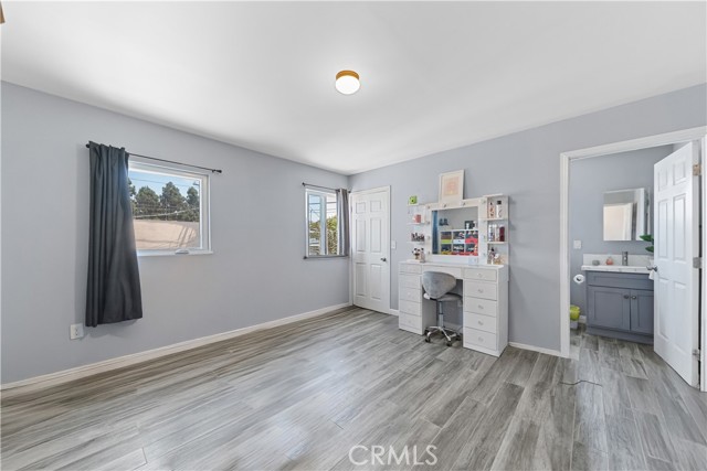 1142 E Century Boulevard, Los Angeles CA: https://media.crmls.org/medias/5c7ec3fb-8df5-4072-bb71-7ba0db148988.jpg