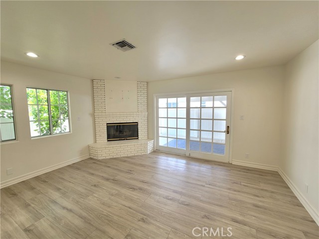 18001 Osborne Street, Sherwood Forest CA: https://media.crmls.org/medias/5c7edea3-d830-4782-895b-e39416e4b83e.jpg