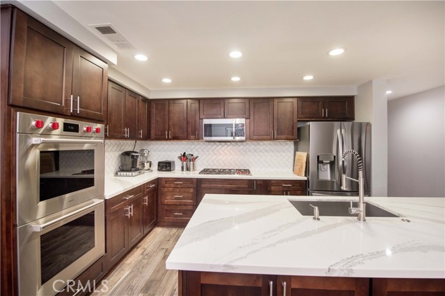 Detail Gallery Image 3 of 19 For 2714 Peachwood Cir, Corona,  CA 92882 - 4 Beds | 3 Baths