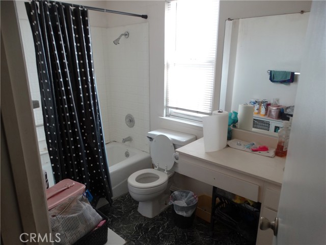 Detail Gallery Image 7 of 14 For 165 S Connie Cir, Anaheim,  CA 92806 - 4 Beds | 2/1 Baths