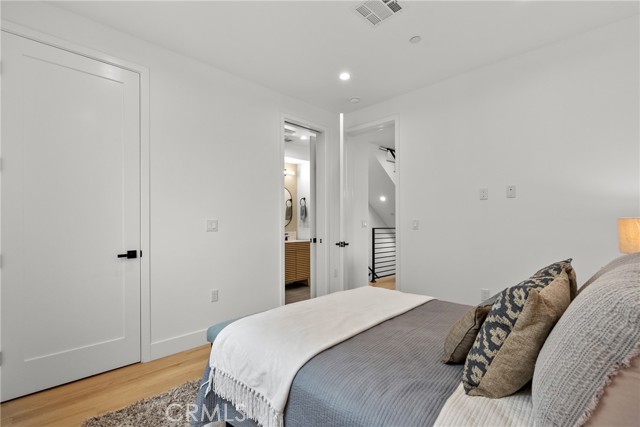 201 S Westlake Ave, Los Angeles CA: https://media.crmls.org/medias/5c810551-41b5-40a7-ad27-a97b706e72fb.jpg