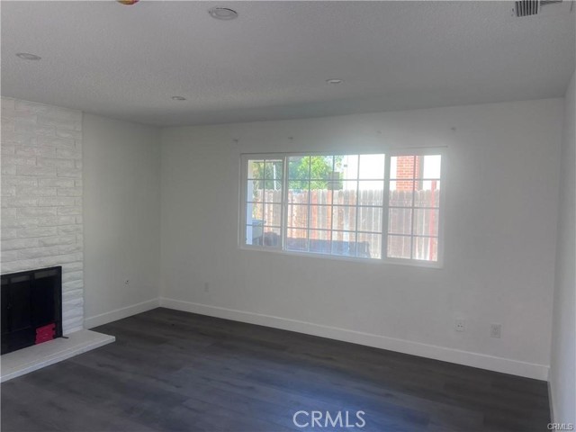 Detail Gallery Image 5 of 5 For 195 Masters, Riverside,  CA 92507 - 3 Beds | 2 Baths