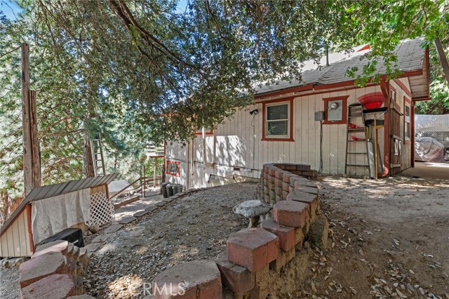 Detail Gallery Image 3 of 19 For 23034 Cedar Way, Crestline,  CA 92325 - 3 Beds | 1 Baths