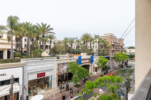 Detail Gallery Image 29 of 41 For 305 Caruso, Glendale,  CA 91210 - 2 Beds | 3 Baths