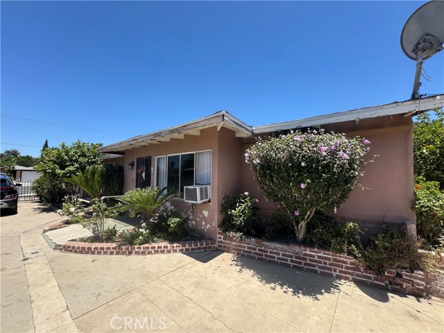 2124 W Civic Center Drive, Santa Ana CA: https://media.crmls.org/medias/5c847cea-5459-4721-9ecc-efe7bac3d5ae.jpg
