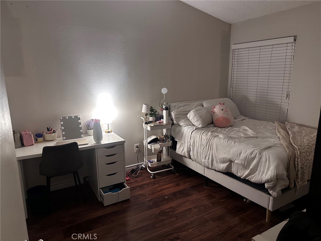 https://media.crmls.org/medias/5c84ee3a-091d-4f4d-a4ab-38f03404b8db.jpg?preset=X-Large