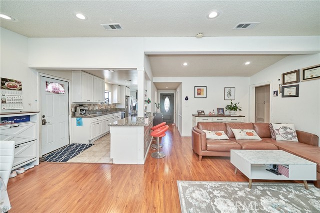 Detail Gallery Image 8 of 41 For 20017 Bernist Ave, Torrance,  CA 90503 - 3 Beds | 1 Baths