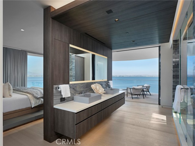 3 The Point, Coronado CA: https://media.crmls.org/medias/5c8548c1-cee6-4a50-ba47-e92122ef4bf5.jpg