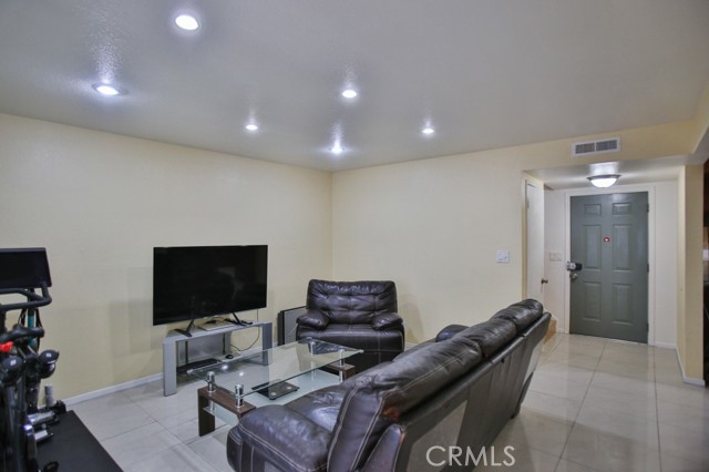 Detail Gallery Image 8 of 27 For 11057 Dudley Way, Stanton,  CA 90680 - 3 Beds | 2 Baths
