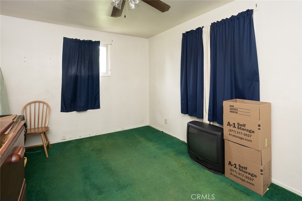 https://media.crmls.org/medias/5c876c82-82b5-4b60-9635-745b4e023f80.jpg?preset=X-Large