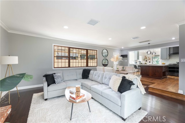 Detail Gallery Image 4 of 31 For 474 E 44th Cir, Long Beach,  CA 90807 - 3 Beds | 2 Baths