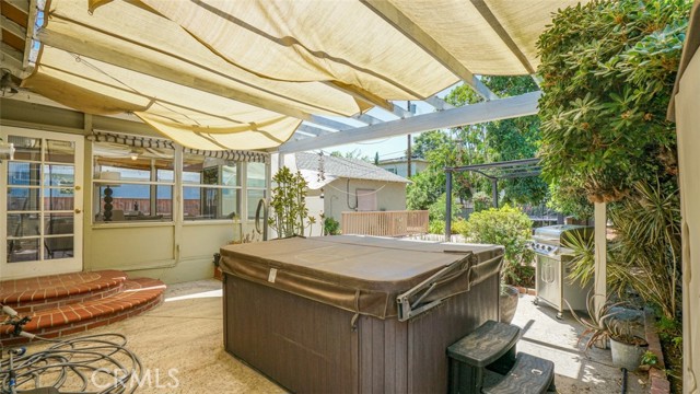 525 N Mariposa Street, Burbank CA: https://media.crmls.org/medias/5c8814ca-733e-44c6-9f46-5f53020d033d.jpg