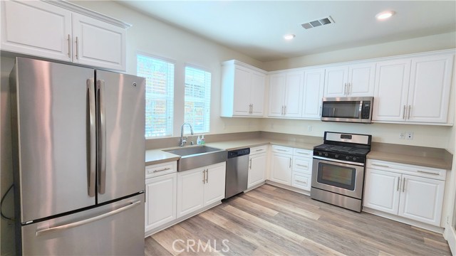 Detail Gallery Image 5 of 26 For 8614 Founders Grove, Chino,  CA 91708 - 3 Beds | 2/1 Baths