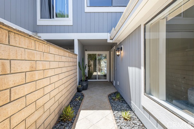 3682 Montego Drive, Huntington Beach CA: https://media.crmls.org/medias/5c887ee6-2154-451d-8fcc-c05a08d91c36.jpg
