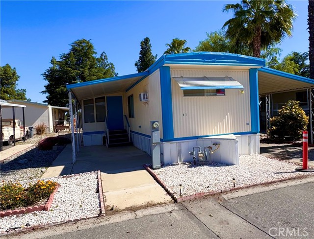 Detail Gallery Image 1 of 31 For 725 W Thornton, Hemet,  CA 91743 - 2 Beds | 1/1 Baths