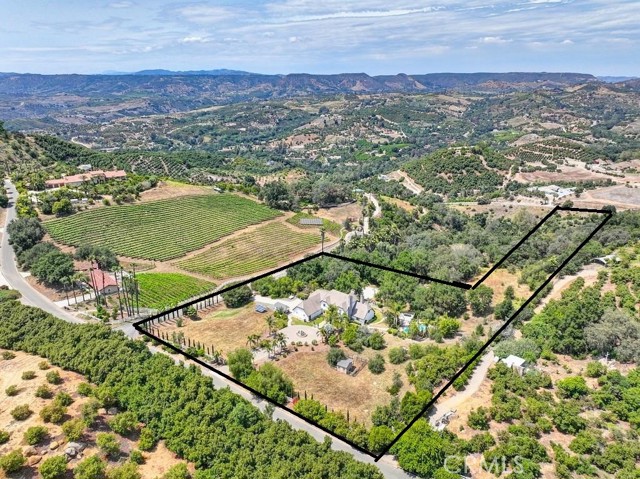 25570 Fuerte Road, Temecula CA: https://media.crmls.org/medias/5c89b7c8-1b2d-4d7b-be91-69d417dcb44e.jpg