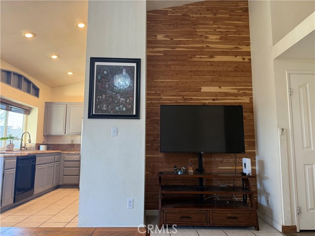 12997 San Lucas Drive, Victorville CA: https://media.crmls.org/medias/5c89e1ba-6c14-47c2-9481-056a37977733.jpg