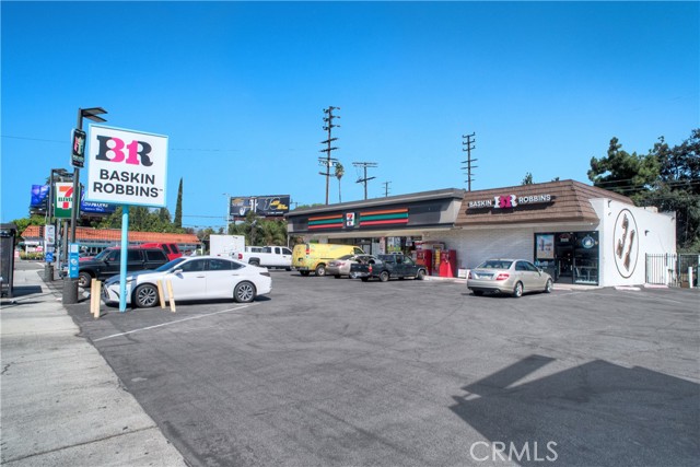 0, Toluca Lake CA: https://media.crmls.org/medias/5c8a33a0-2c77-415c-923f-b4c42f6885c2.jpg