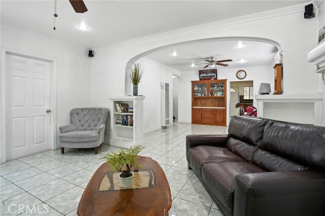 Detail Gallery Image 5 of 39 For 2662 Rich St, Los Angeles,  CA 90039 - 3 Beds | 2 Baths