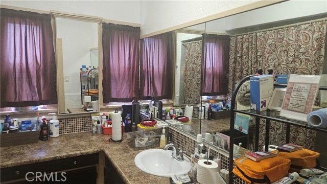 Detail Gallery Image 5 of 6 For 739 W 102nd, Los Angeles,  CA 90044 - 2 Beds | 1 Baths