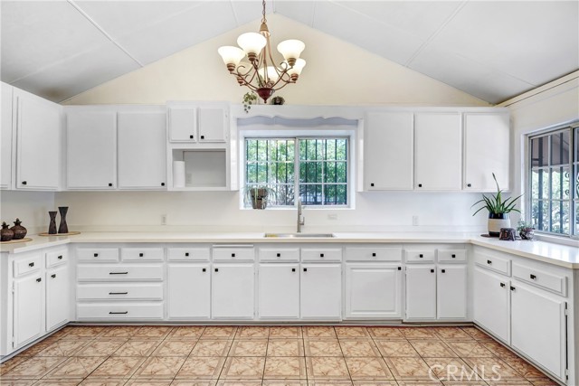 1419 S Redondo Boulevard, Los Angeles CA: https://media.crmls.org/medias/5c8e03b8-6bc0-412d-90b0-eb4f28488729.jpg