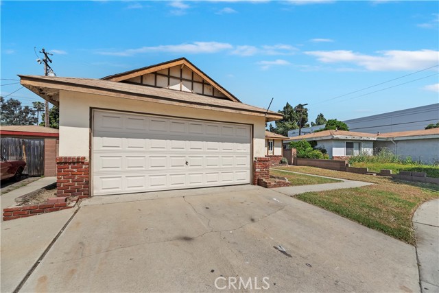 Detail Gallery Image 2 of 30 For 2871 E Tyler, Long Beach,  CA 90810 - 3 Beds | 2 Baths