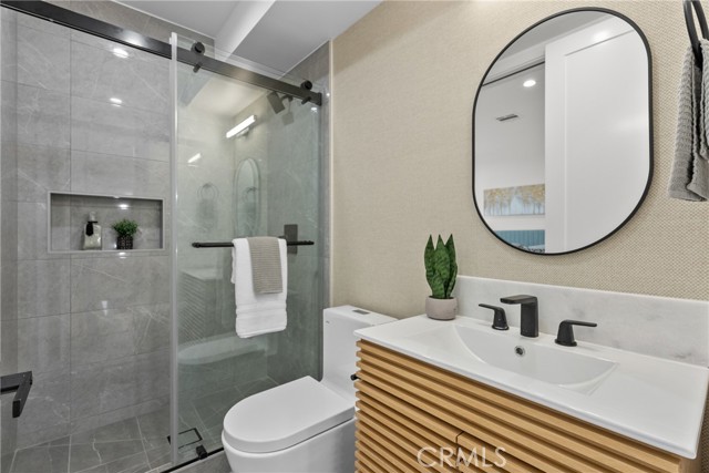201 S Westlake Ave, Los Angeles CA: https://media.crmls.org/medias/5c8eb0ae-948e-497c-aa26-ae555d385e88.jpg