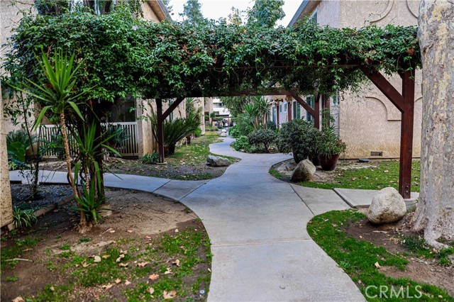 Detail Gallery Image 2 of 13 For 17151 Roscoe Bld #9,  Northridge,  CA 91325 - 2 Beds | 2 Baths