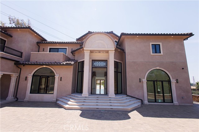 Detail Gallery Image 7 of 7 For 10521 Mary Bell Ave, Shadow Hills,  CA 91040 - 5 Beds | 5/1 Baths