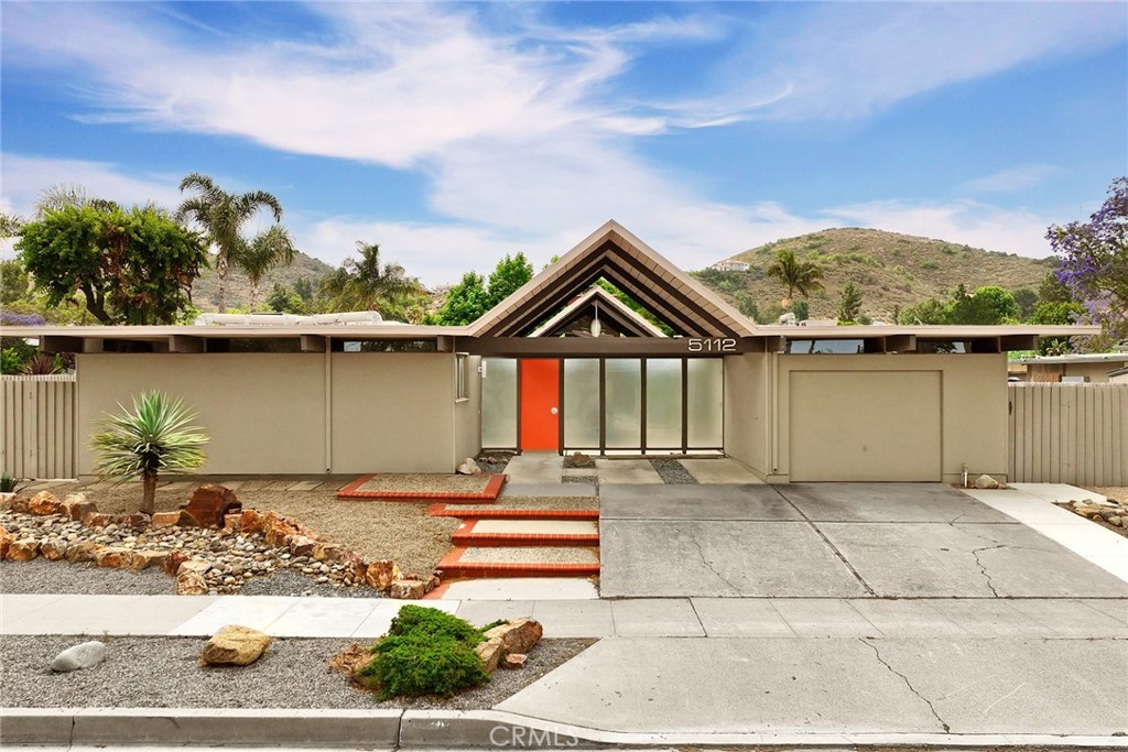 5112 E Valencia Drive