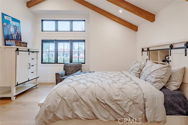 5225 Topeka Drive, Tarzana CA: https://media.crmls.org/medias/5c90f141-8bc3-46ba-9fb3-b6e3cef418b3.jpg